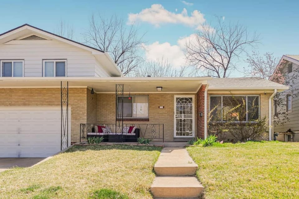 Charming two bedroom family home in coveted neighborhood House in Englewood