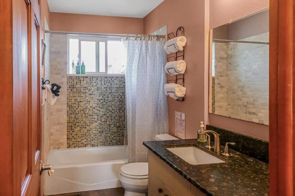 Charming two bedroom family home in coveted neighborhood House in Englewood