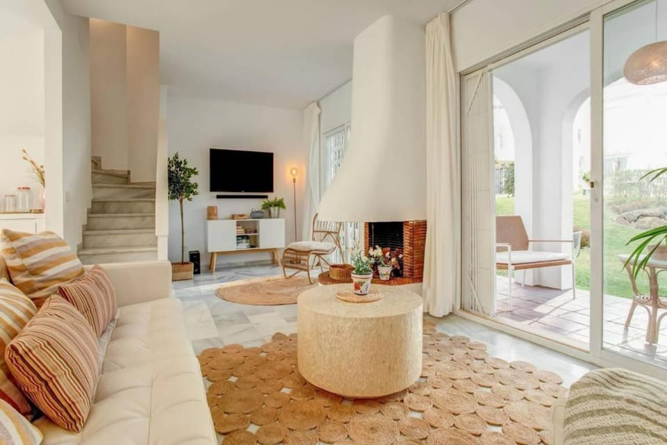 Communal lounge/ TV room, Living room, Seating area