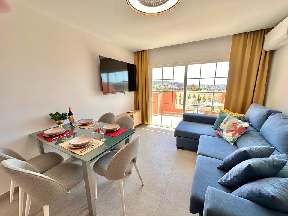 Communal lounge/ TV room, TV and multimedia, Living room, Seating area, Dining area, Evening entertainment