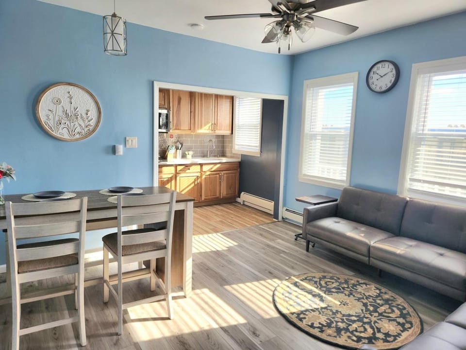 Ocean Rendezview- Steps to Beach & Boardwalk! House in Atlantic City