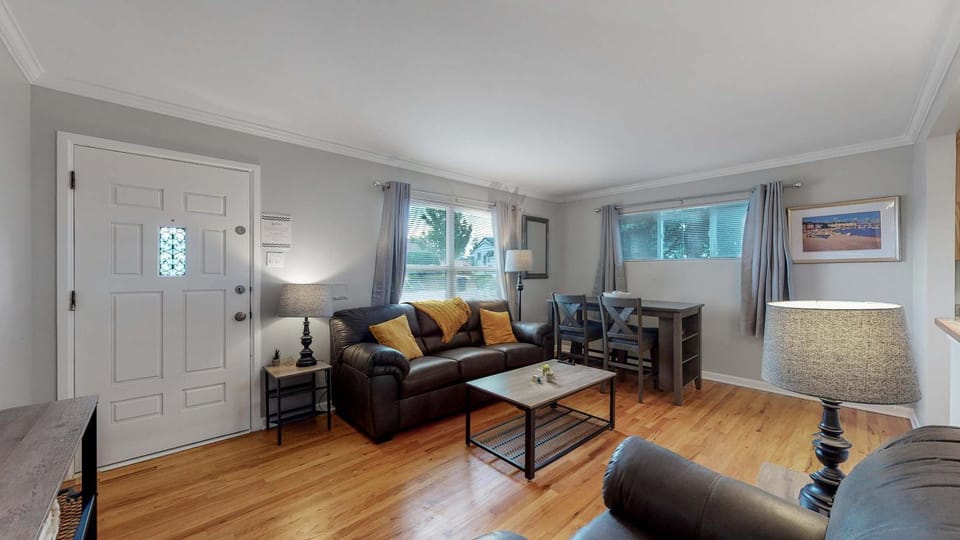 Great two bedroom family spot with convenient access to downtown House in Denver