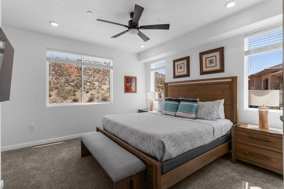 Touch of Class - 5BR - Hot Tub & Near Zion Apartment in Washington