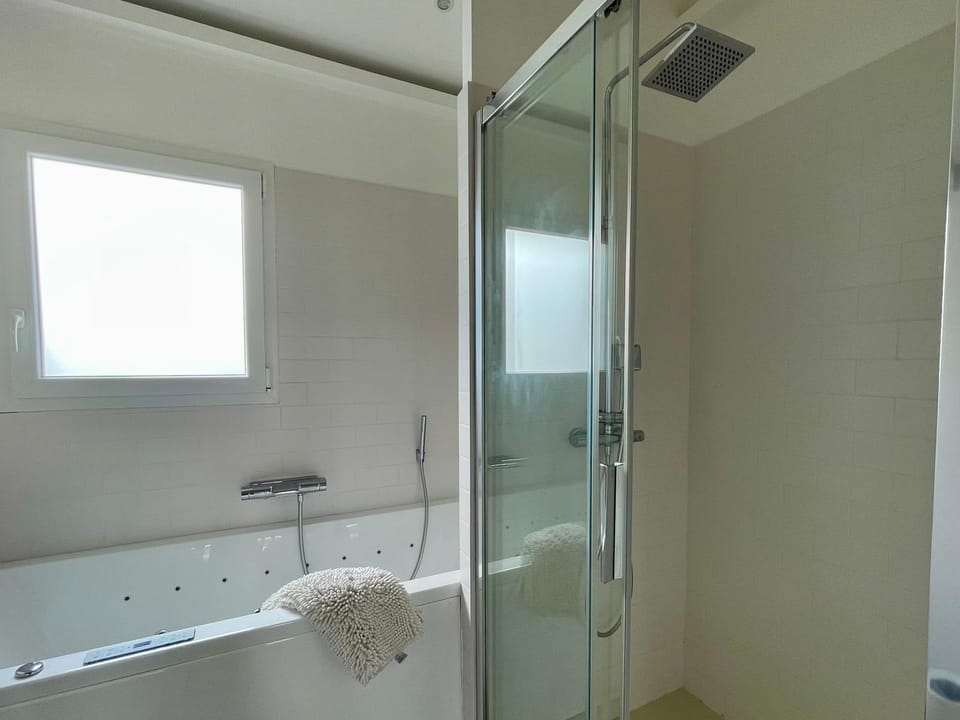 Shower, Bathroom, Spa and wellness centre/facilities, Bath