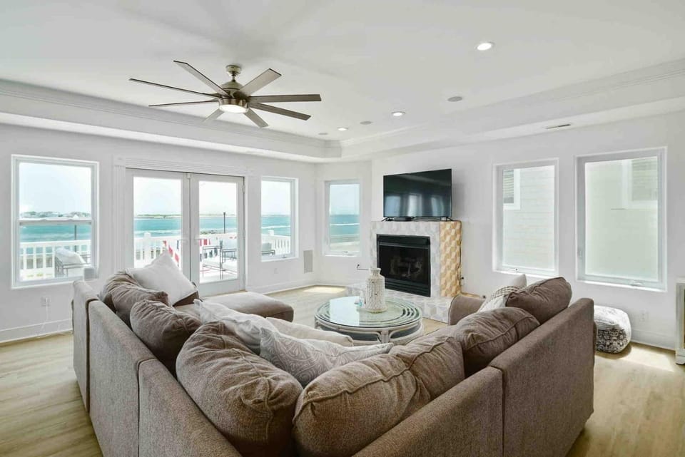Icon Playce: Beachfront with 360 rooftop House in Brigantine