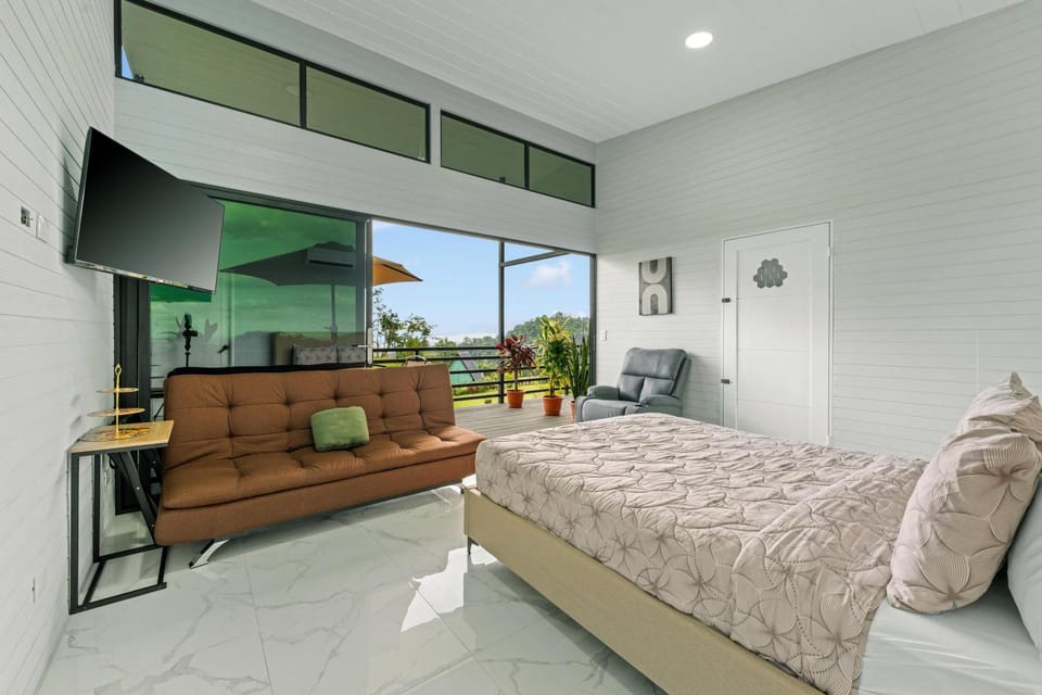 Bed, TV and multimedia, Living room, Photo of the whole room, Bedroom