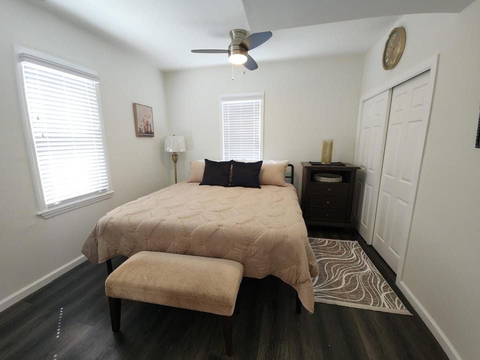 Neat Retreat-Comfortable & Cozy 2 BR,Close to all! House in Atlantic City