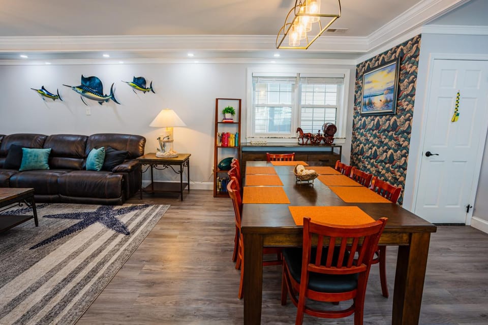 Living room, Seating area, Dining area