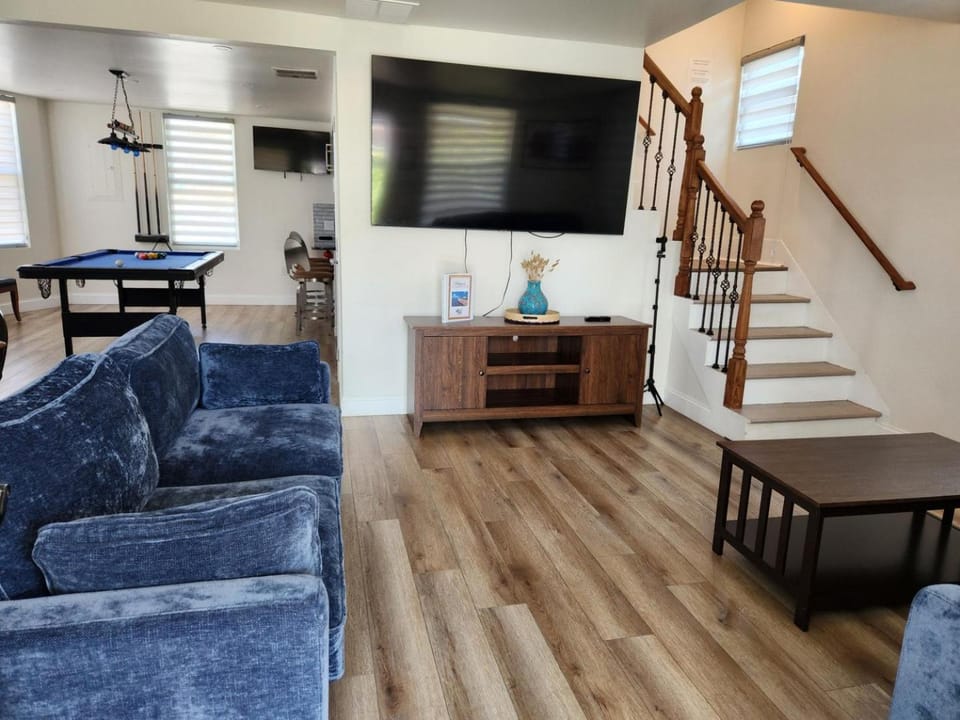 Cadillac Blue House - Luxury w/ Pool Table! House in Atlantic City