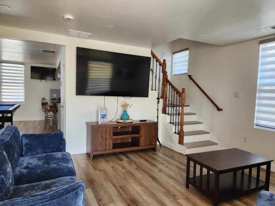 Cadillac Blue House - Luxury w/ Pool Table! House in Atlantic City