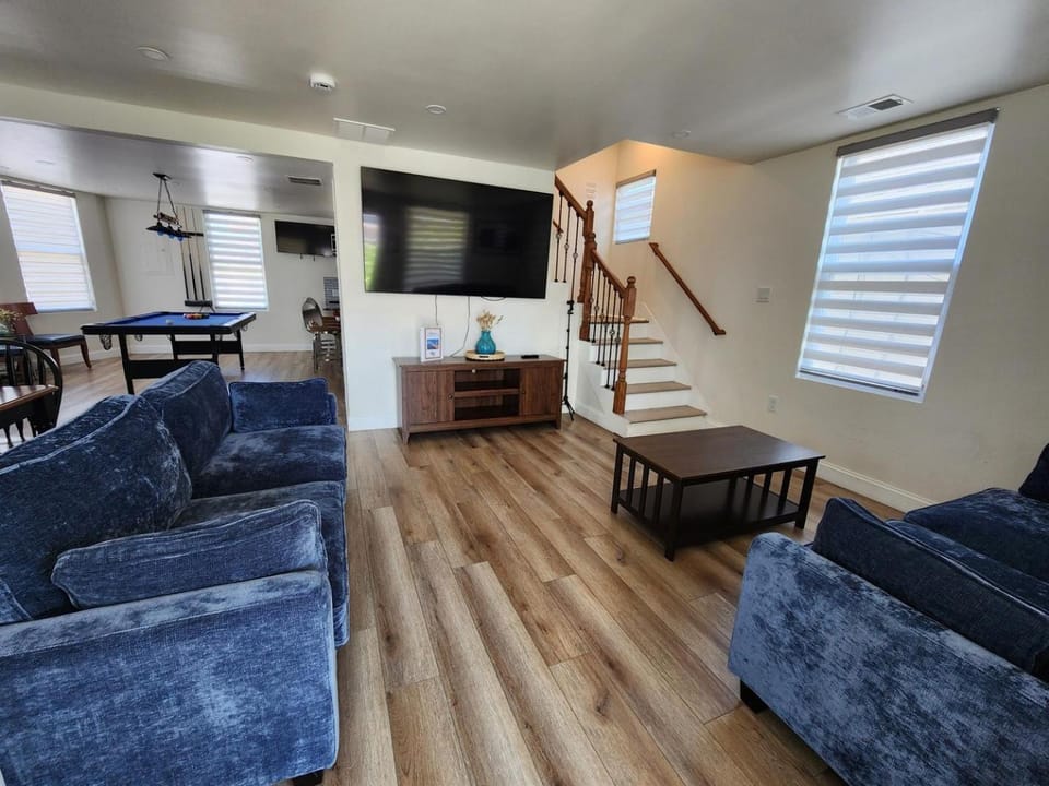 Cadillac Blue House - Luxury w/ Pool Table! House in Atlantic City