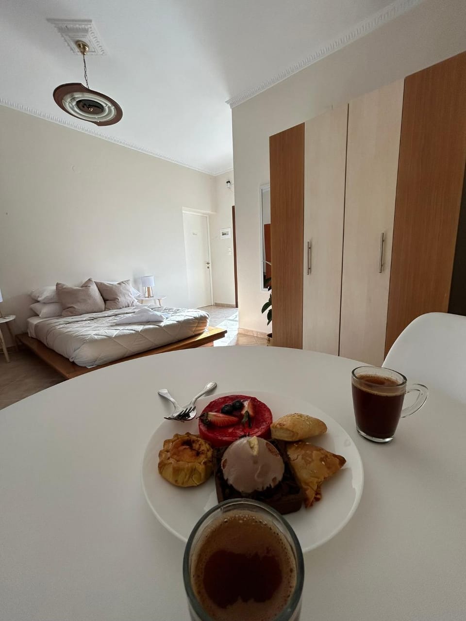 Bed, Kitchen or kitchenette, Photo of the whole room, Breakfast