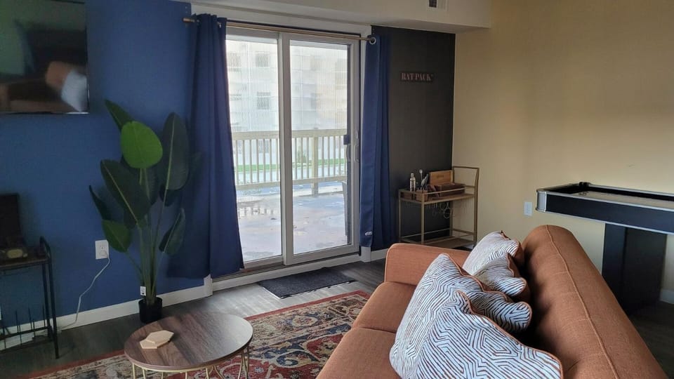 Sinatra Suite-Block from Ocean Casino & Waterpark House in Atlantic City