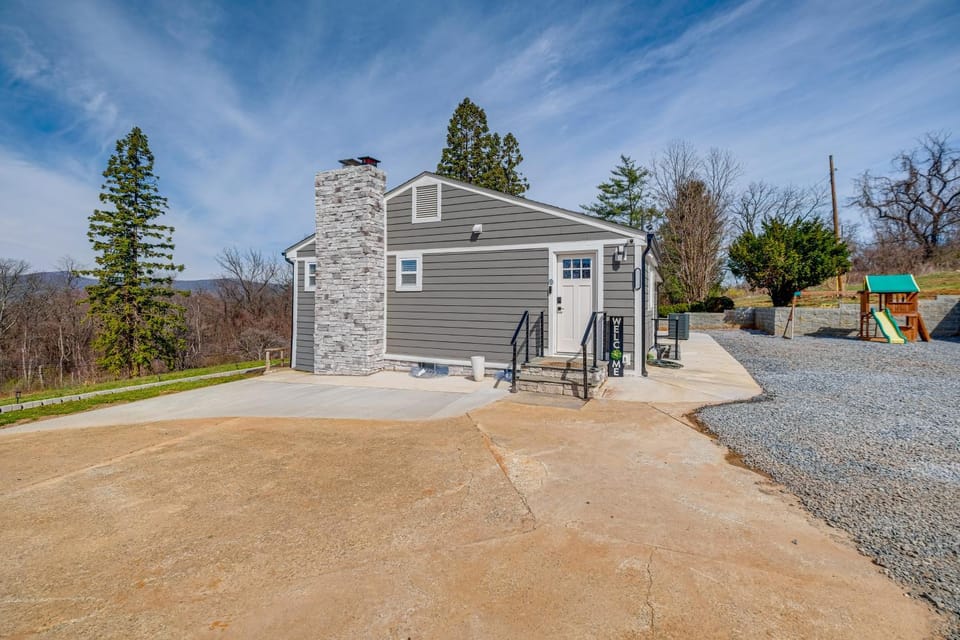 5 Mi to Dtwn: Family-Friendly Home in Roanoke! House in Roanoke