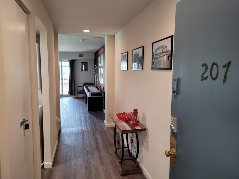 Run-AC Villa- Block from Ocean Casino & Waterpark! House in Atlantic City