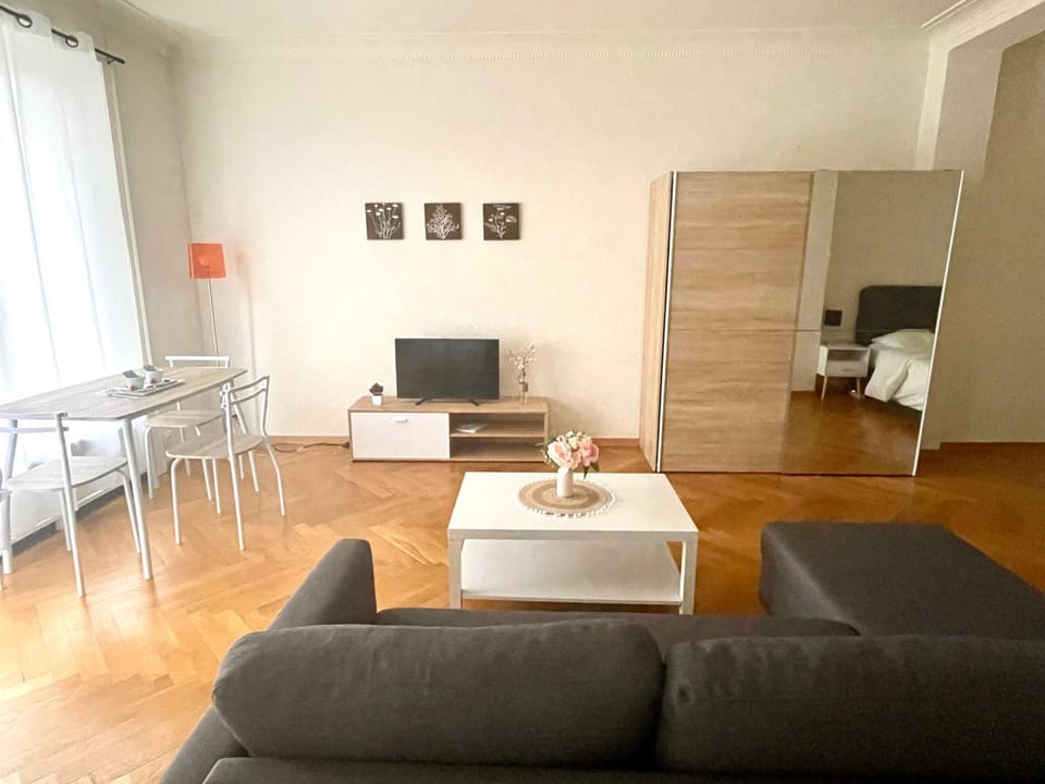 Fully Furnished down town- 5 minutes from Lausanne Train station Apartment in Lausanne