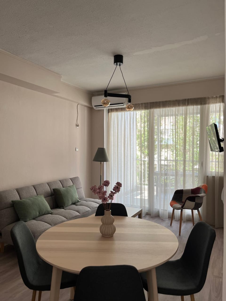Seating area, Dining area