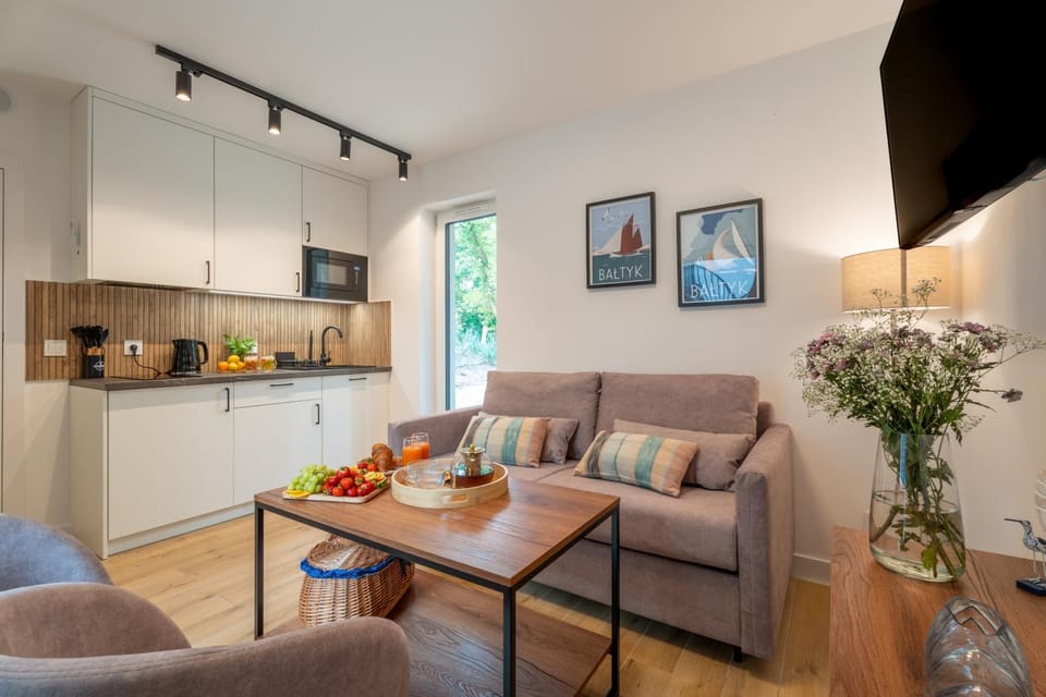 Kitchen or kitchenette, Living room, Seating area, Dining area