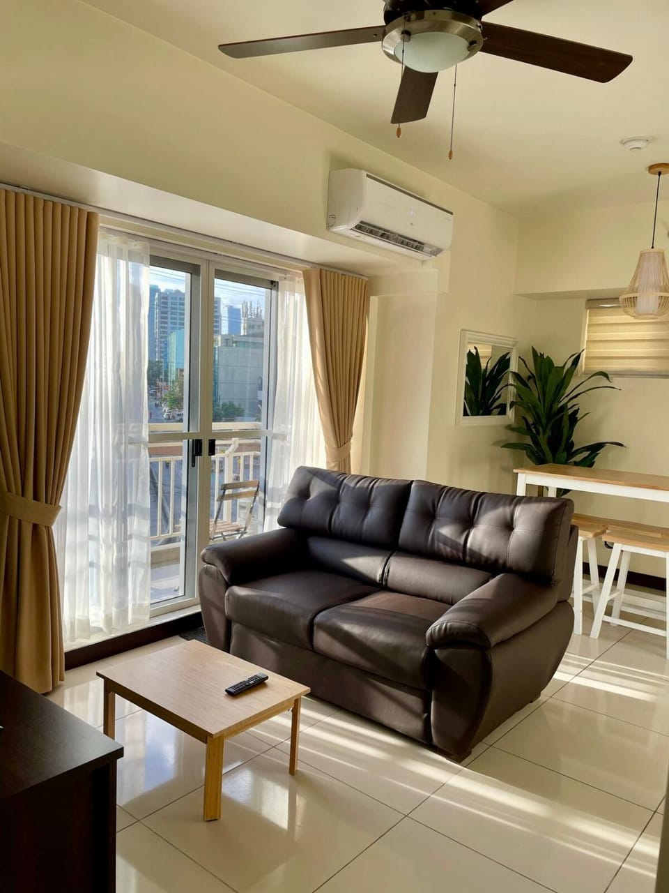 Living room, Seating area, air conditioner