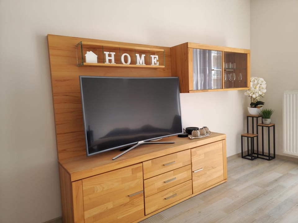 Communal lounge/ TV room, TV and multimedia, Evening entertainment