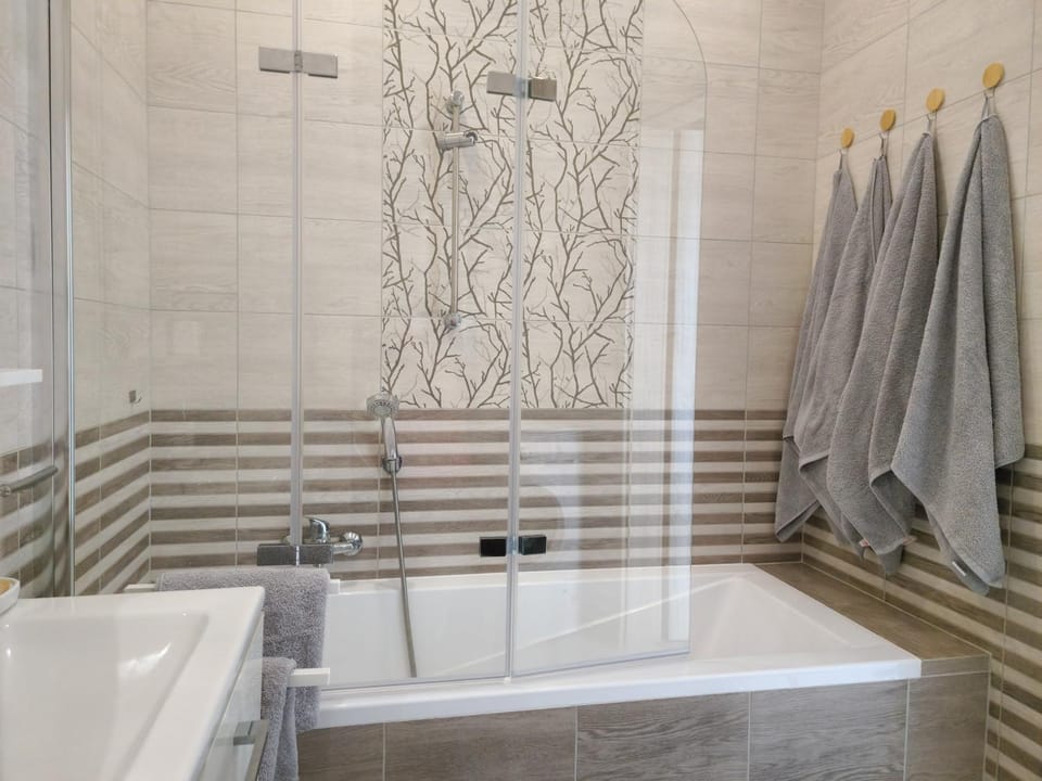 Bathroom, Bath