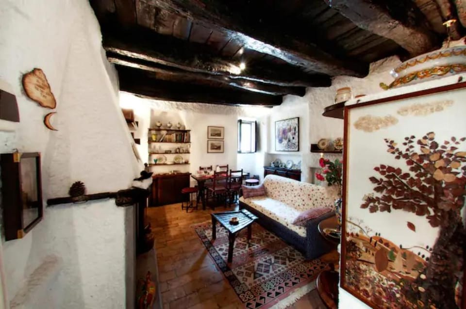 Living room, Photo of the whole room