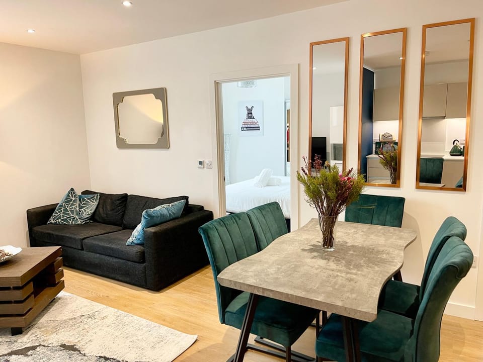 Urban Heaven with free parking Apartment in Bracknell