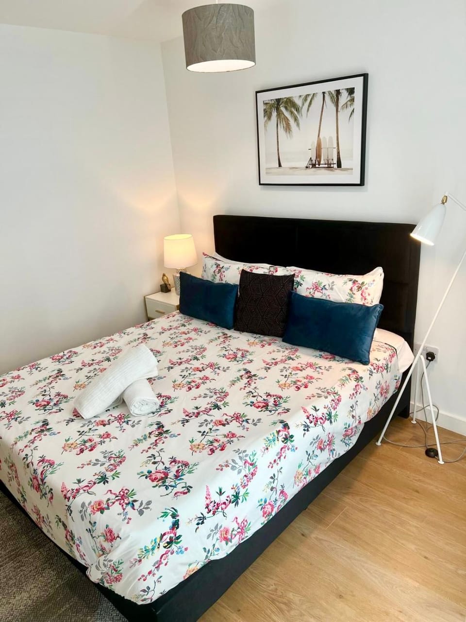 Urban Heaven with free parking Apartment in Bracknell