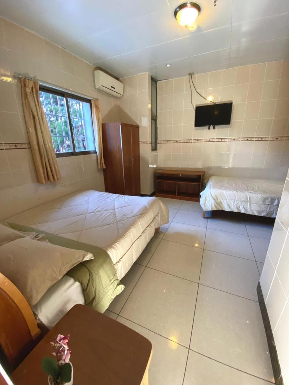 Bed, TV and multimedia, Bedroom, wardrobe, air conditioner