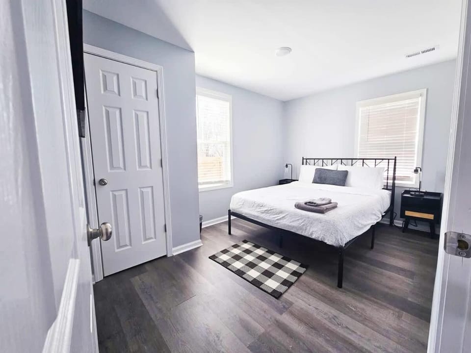 5 Min to Elon - In Unit Washer and Dryer - Fast Wi-Fi House in Burlington
