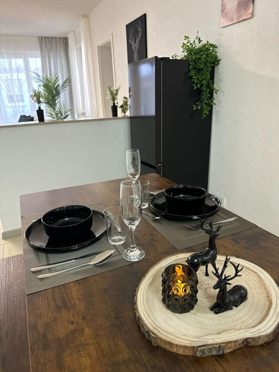 C&V 3 Personen 2 Zimmer WLAN SmartTV Boxspringbett Apartment in Kaiserslautern