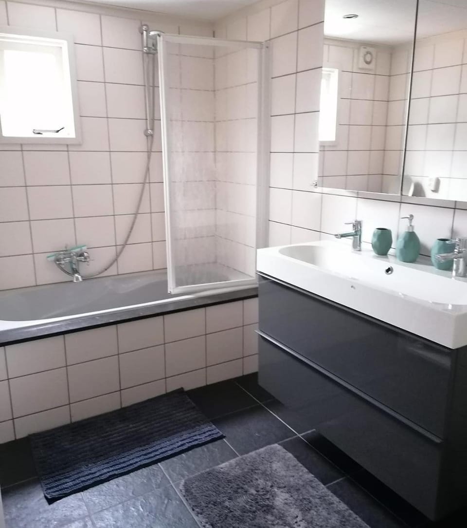 Bathroom, Bath