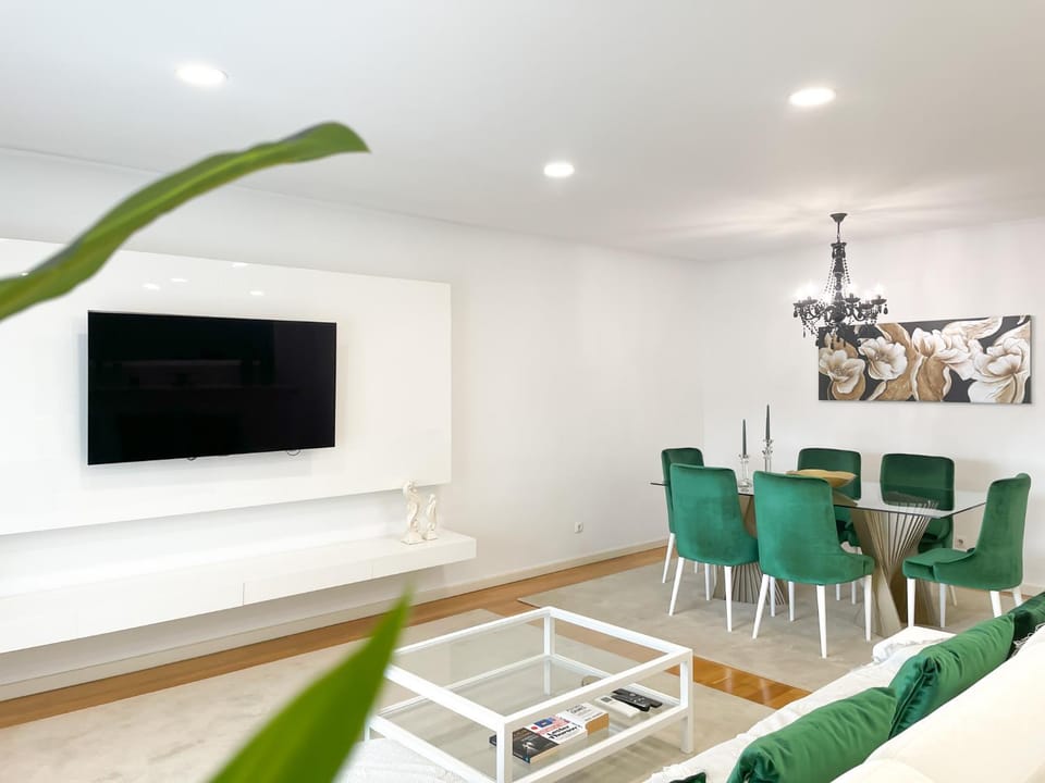 TV and multimedia, Living room, Seating area, Dining area, Dinner