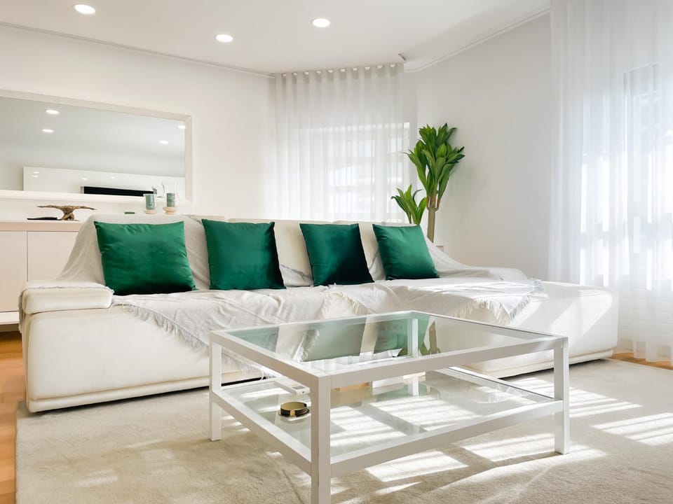 TV and multimedia, Living room, Seating area, Dining area, Dinner