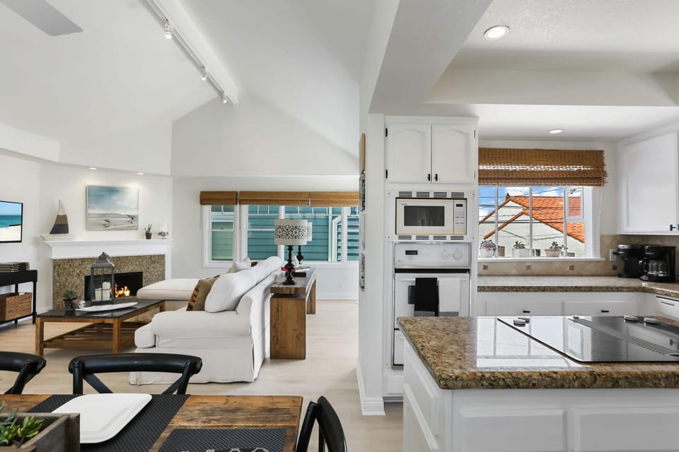 SoCal's Finest Gem on Dahlia House in Corona Del Mar