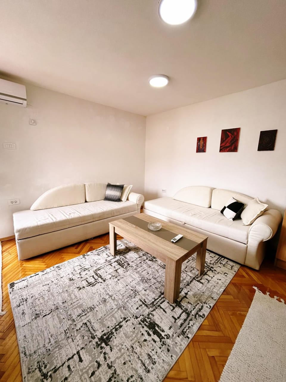 Living room, Seating area, air conditioner