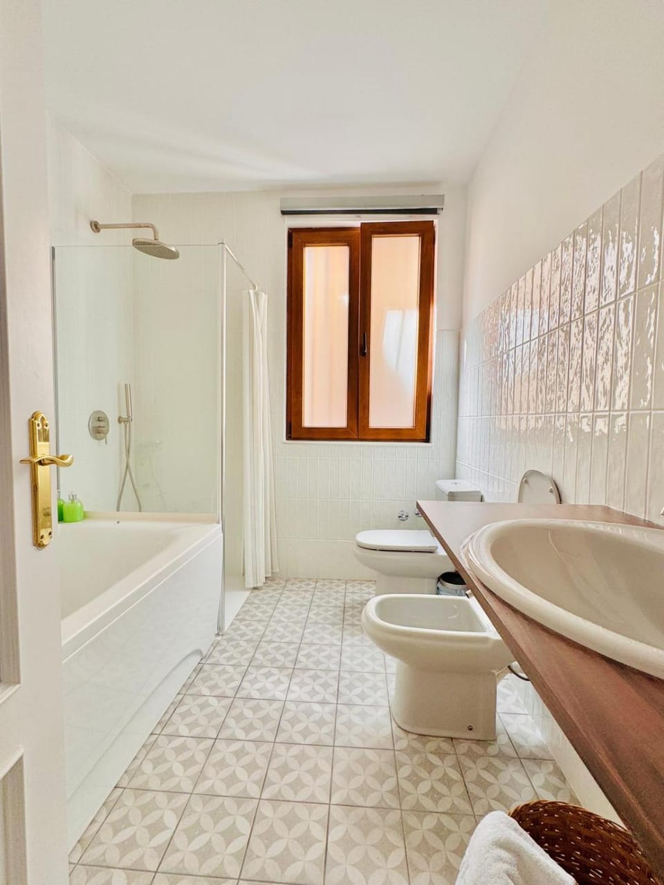 Shower, Toilet, Bathroom, Bath