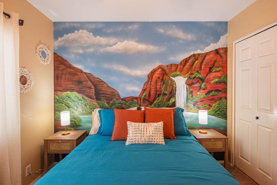 Bed, Natural landscape, Photo of the whole room, Bedroom