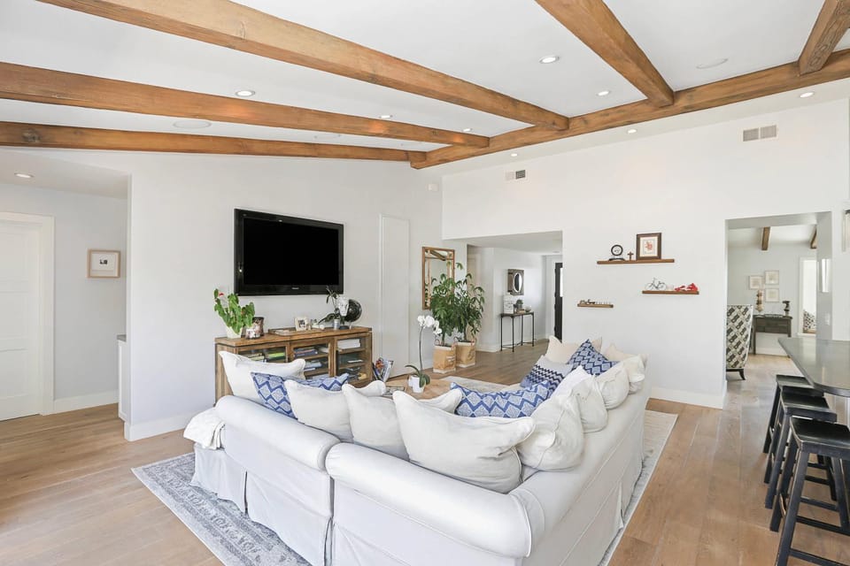 Private Wading Pool Home with Patio House in Corona Del Mar