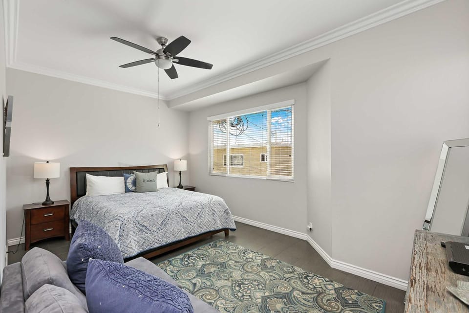 Newport Retreat B - Walk to Sandy Beaches House in Balboa Peninsula