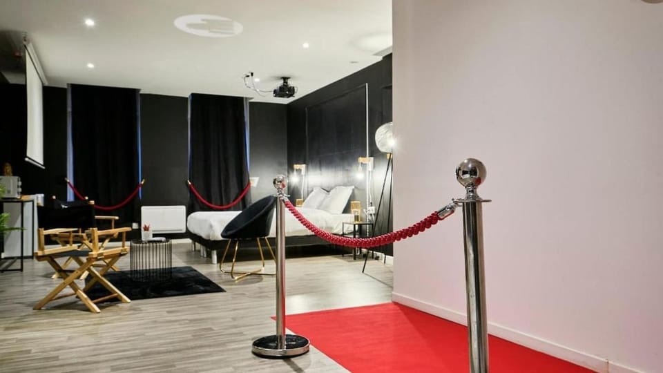Suite Cinéma #7#- Jacuzzi Apartment in Hauts-de-France