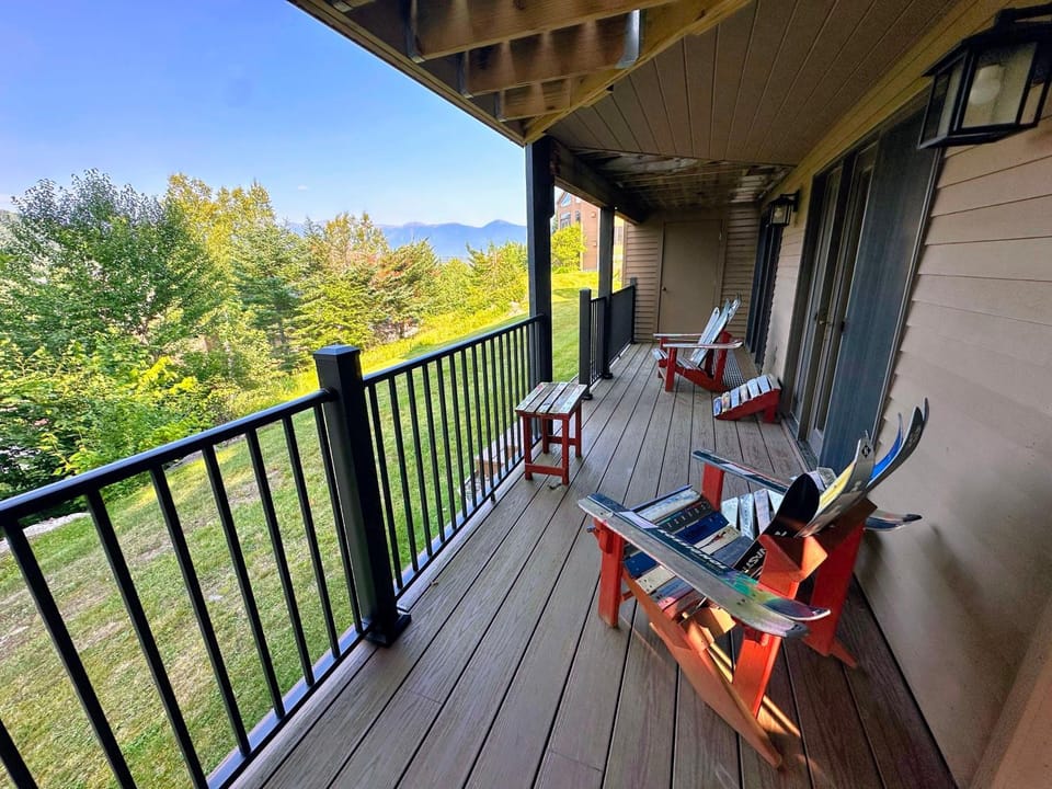 C13 Beautiful Bretton Woods ski in ski out townhouse Pool gym passes House in Carroll