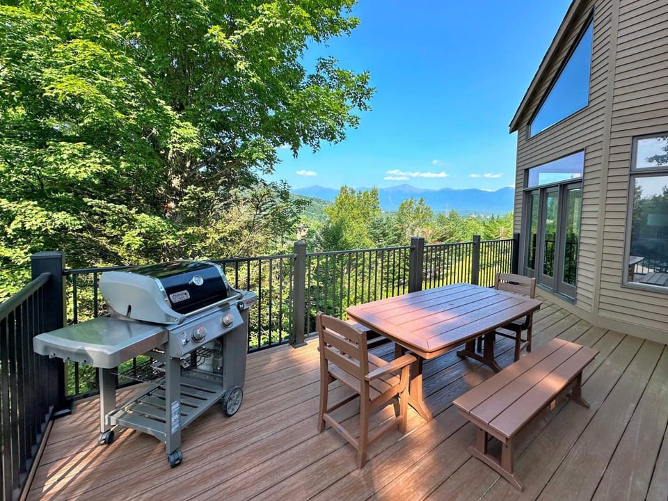 C13 Beautiful Bretton Woods ski in ski out townhouse Pool gym passes House in Carroll