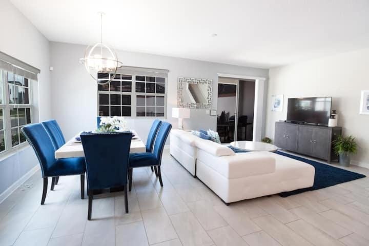 Flash 20 Sale Pvt Pool Townhome at Storey Lake House in Kissimmee