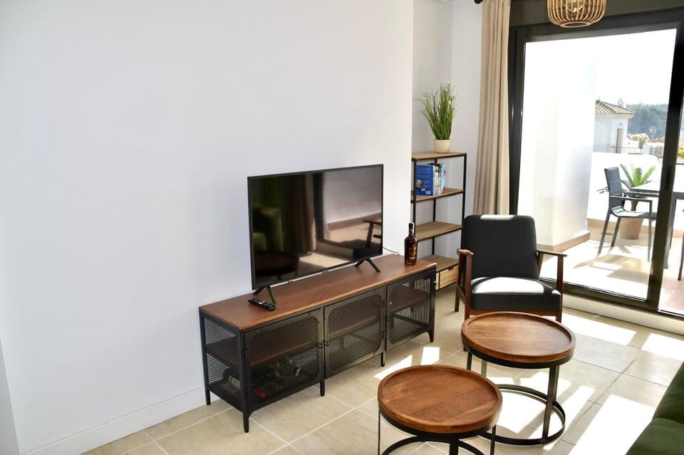 Communal lounge/ TV room, TV and multimedia, Living room