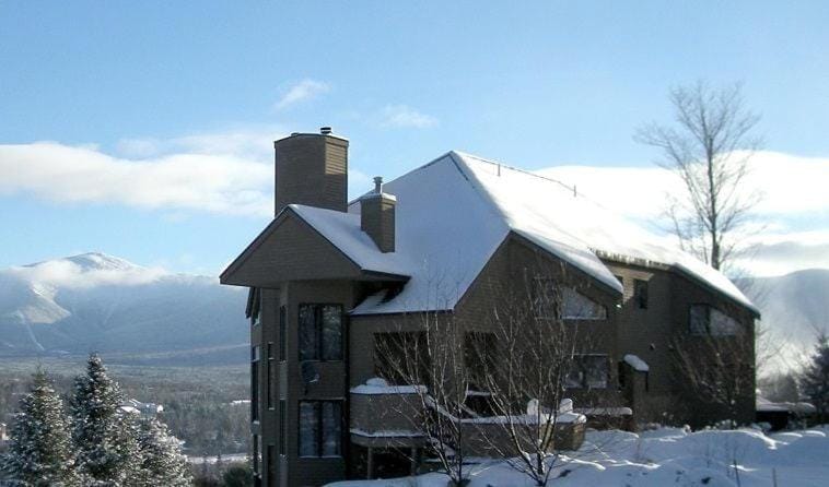 CR11 C11 Top Rated Townhome Great views fireplaces wifi AC Short walk to slopes Pool gym passes House in Carroll