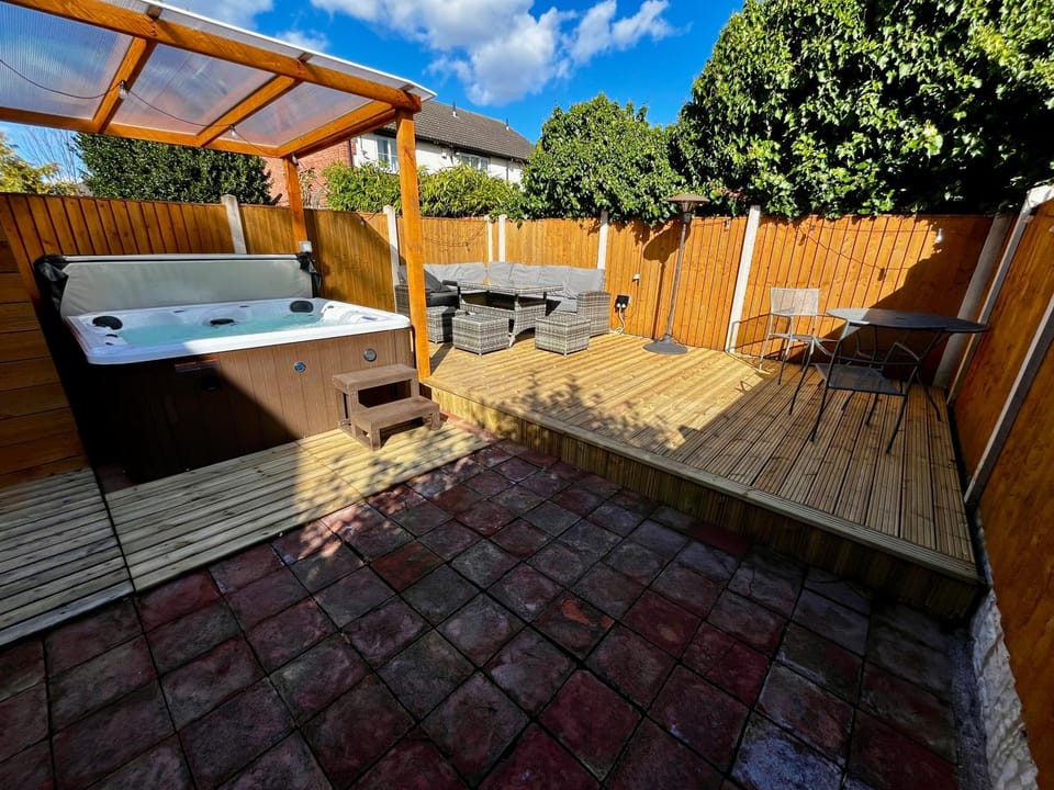 Garden, Hot Tub