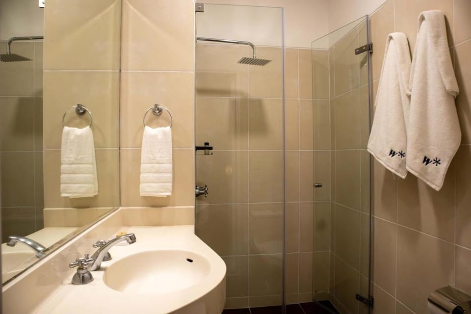 Shower, Bathroom, towels