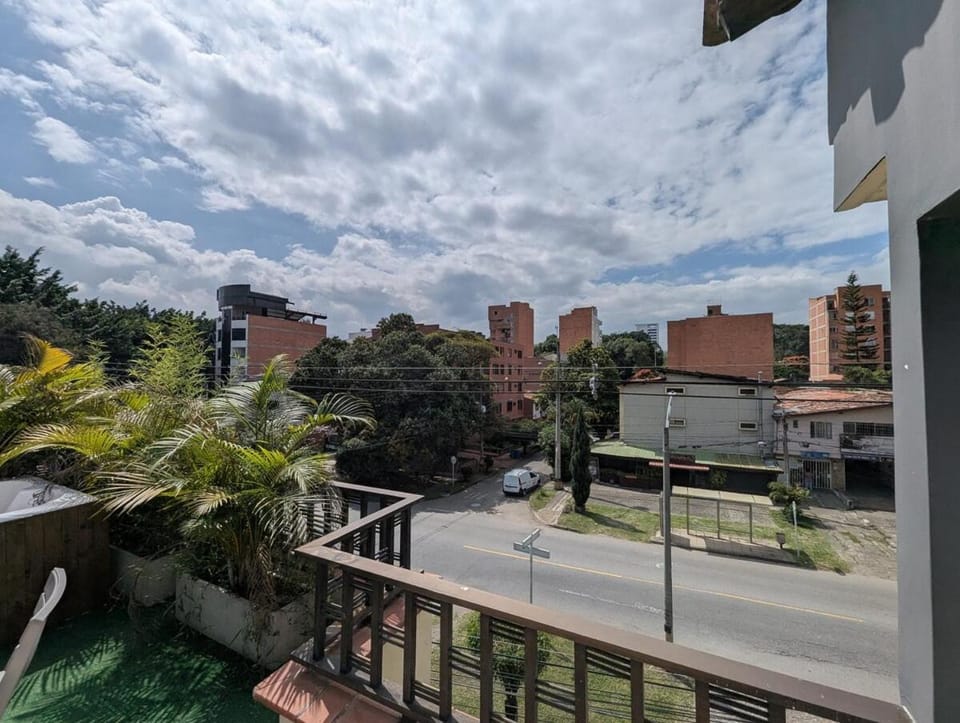 Amplio Apto con Jacuzzy Terraza 2B 4hab Laureles Apartment in Medellin