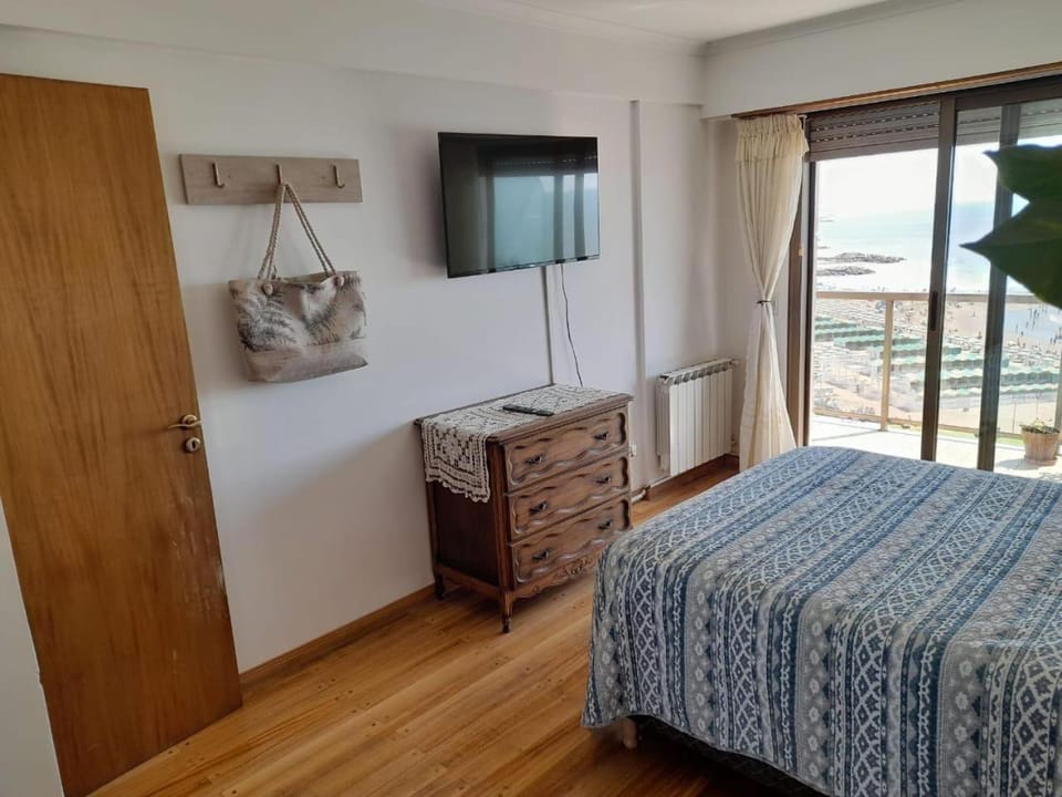 TV and multimedia, Photo of the whole room, Bedroom